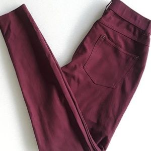 HUE pull on skinny jeans - sz Small, NWOT